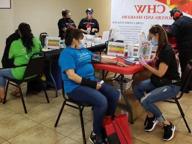 这项程序, 或者西班牙社区卫生工作者, 比如德克萨斯州的这些机构帮助拉丁裔社区满足他们的一些医疗保健需求. (图片由Mercedes Cruz-Ruiz提供)