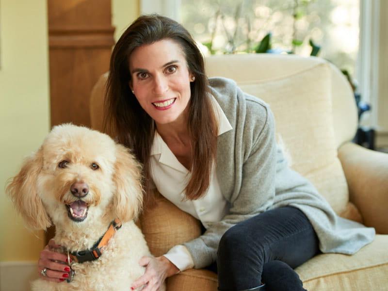 Dr. 2018年，贝丝·弗雷茨和她的狗里斯. 自我照顾“必须是快乐的，”弗雷茨说. “这可能是和狗或朋友一起远足.(图片来源:David Shopper)