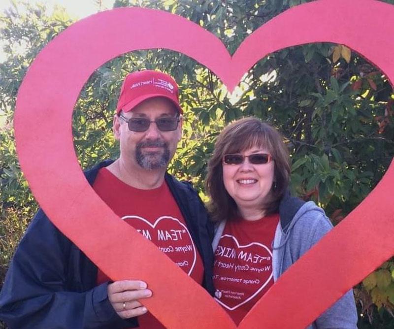 迈克 and 凯西 Wigal at a Heart Walk in 2021. (Photo courtesy of 迈克 Wigal)